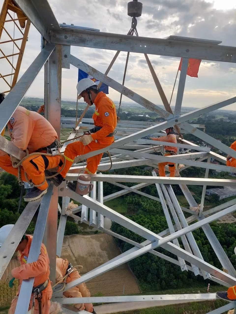 Electricity workers at the height of hundreds of metres while constructing the Circuit-3 500kV Transmission Line.