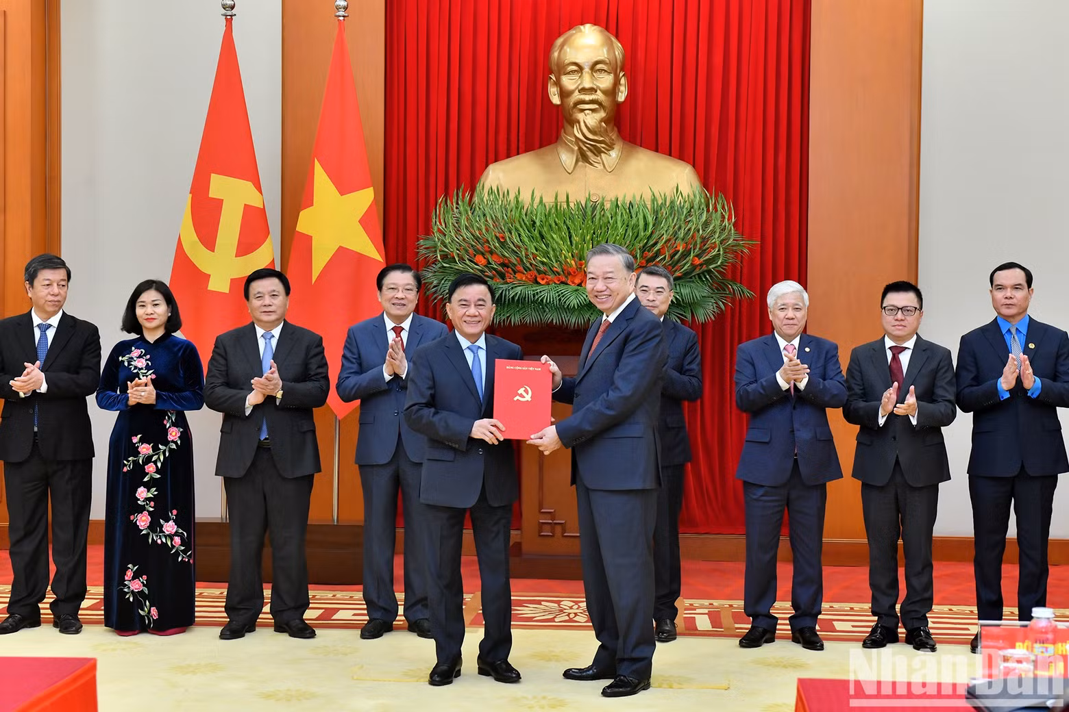 Party General Secretary To Lam presents the Politburo's decision on the functions, tasks, powers, and organisational structure of the Party Central Committee’s Inspection Commission.