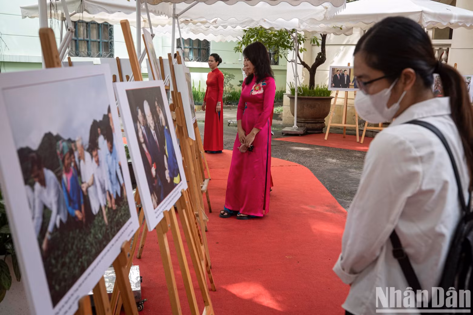 Hanoi residents were moved from viewing the photos on late Party General Secretary Nguyen Phu Trong.