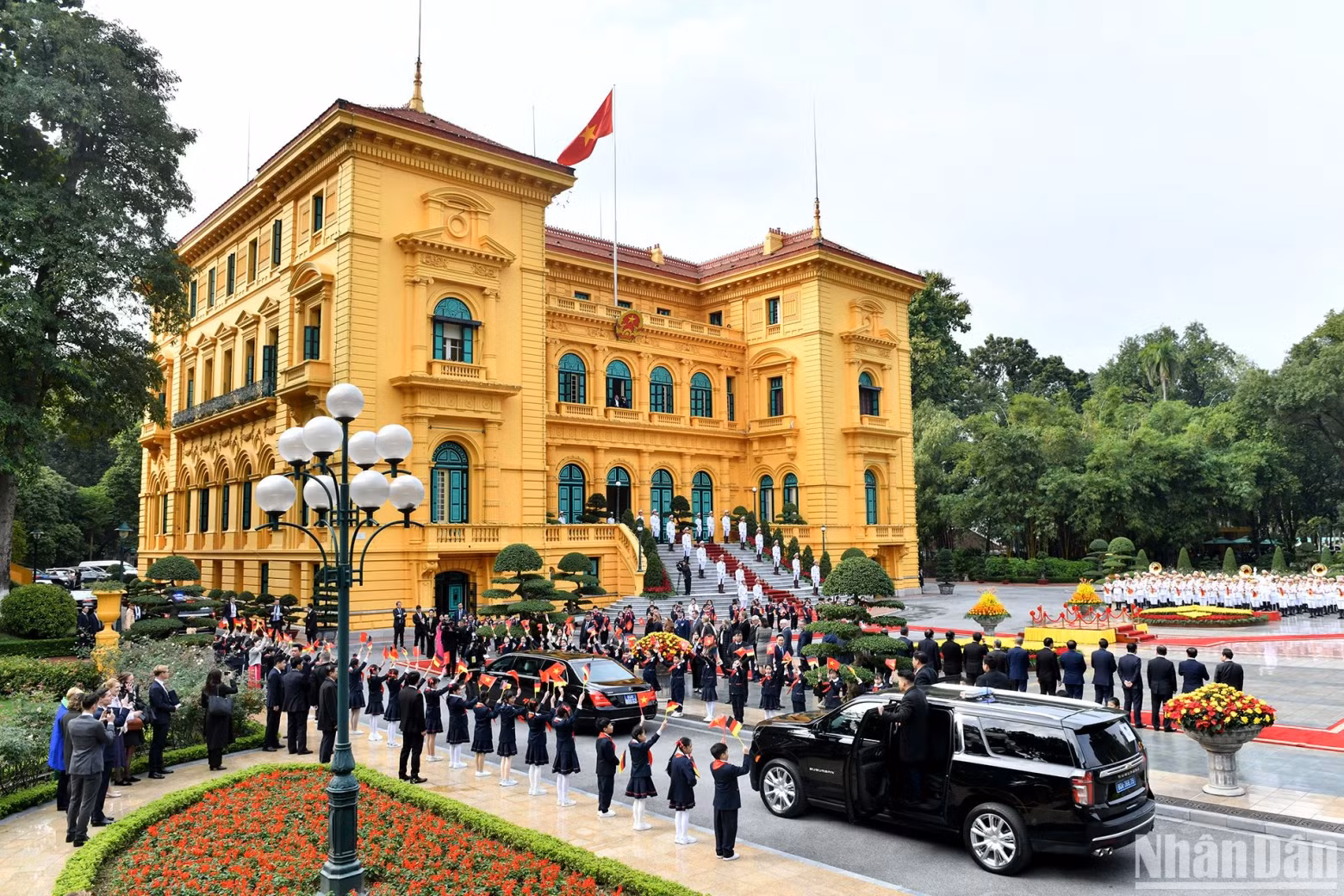 An overview of the welcome ceremony for German President Frank-Walter Steinmeier.