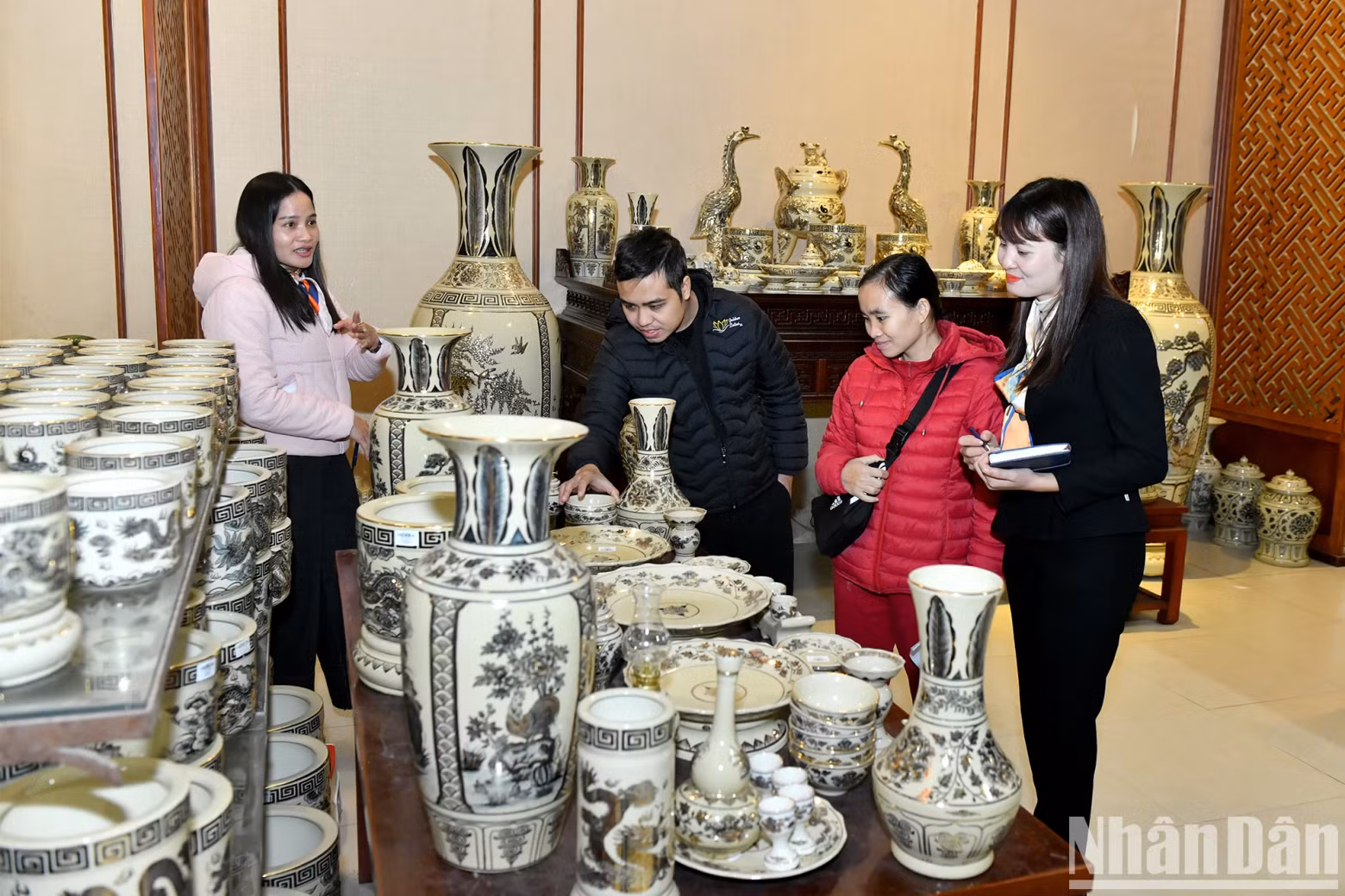 Customers visit and buy products at a display area for Chu Dau ceramic products. Customers visit and buy products at a display area for Chu Dau ceramic products.
