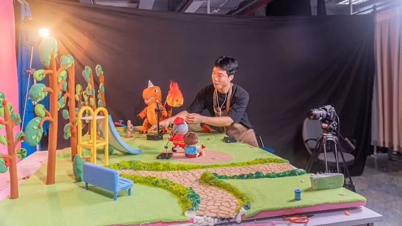 Most of Sconnect's staff are dynamic and passionate young Vietnamese people, capable of handling everything from graphic design to handcrafted props.