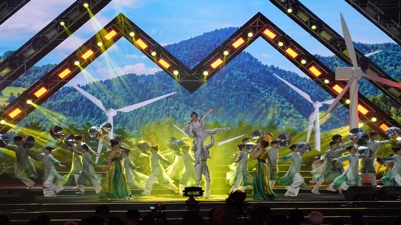 An art performance at the opening ceremony for the festival. An art performance at the opening ceremony for the festival.