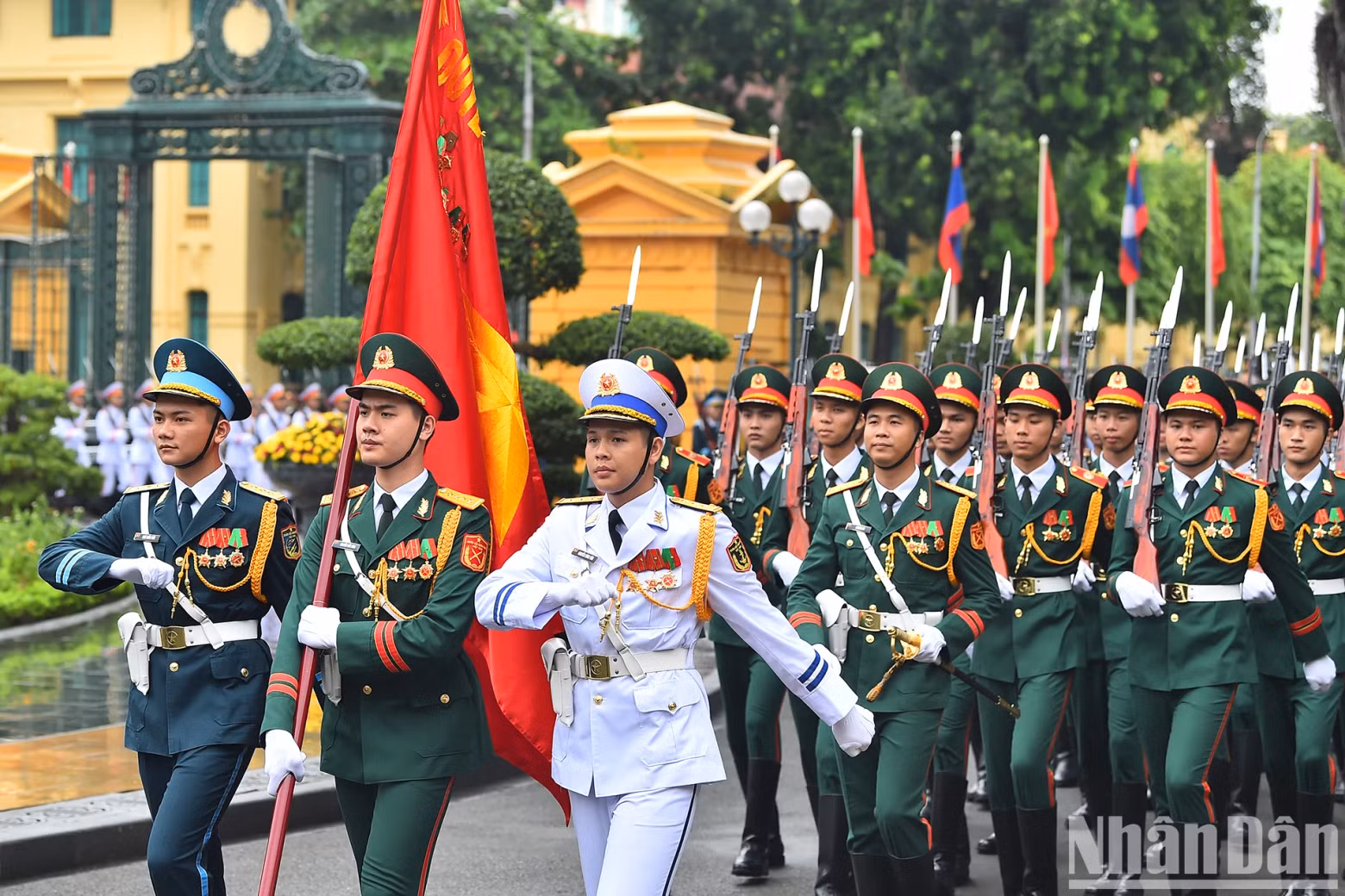 The ceremonial delegation of the Vietnam People's Army at the welcome ceremony.