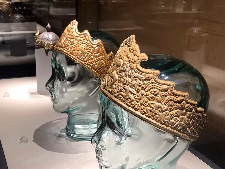 Crown and headwear adorned with Shiva and Garuda Motifs Crown and headwear adorned with Shiva and Garuda Motifs