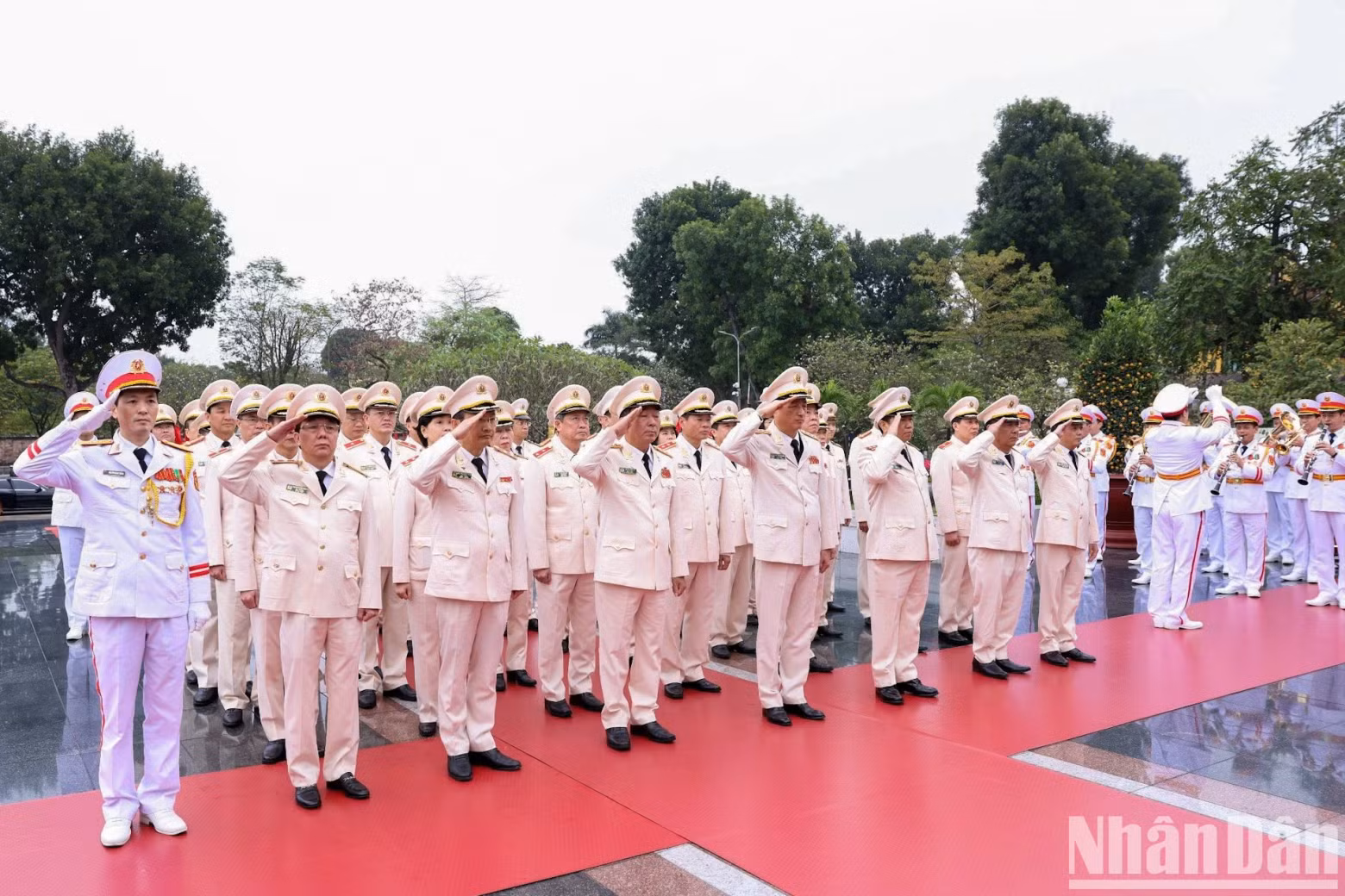 The delegation of the Central Public Security Party Committee under the Ministry of Public Security lay wreath at Monument for Heroic Martyrs on Bac Son street. The delegation of the Central Public Security Party Committee under the Ministry of Public Security lay wreath at Monument for Heroic Martyrs on Bac Son street.