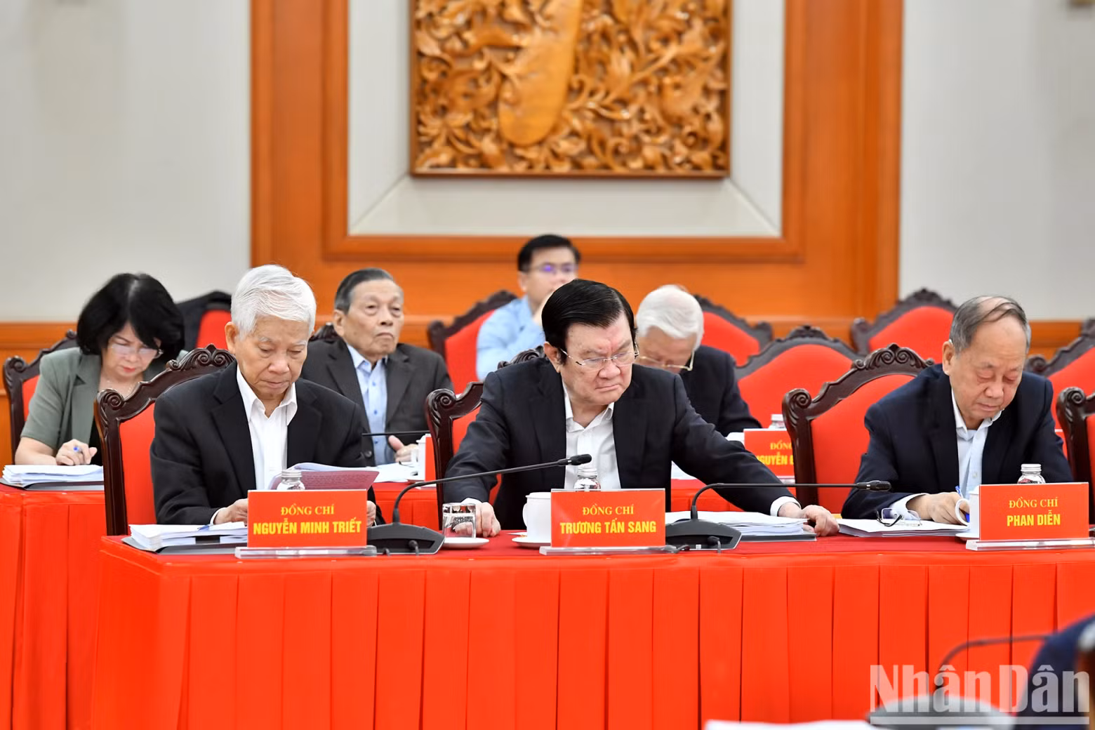 Former Party and State leaders attend the conference.