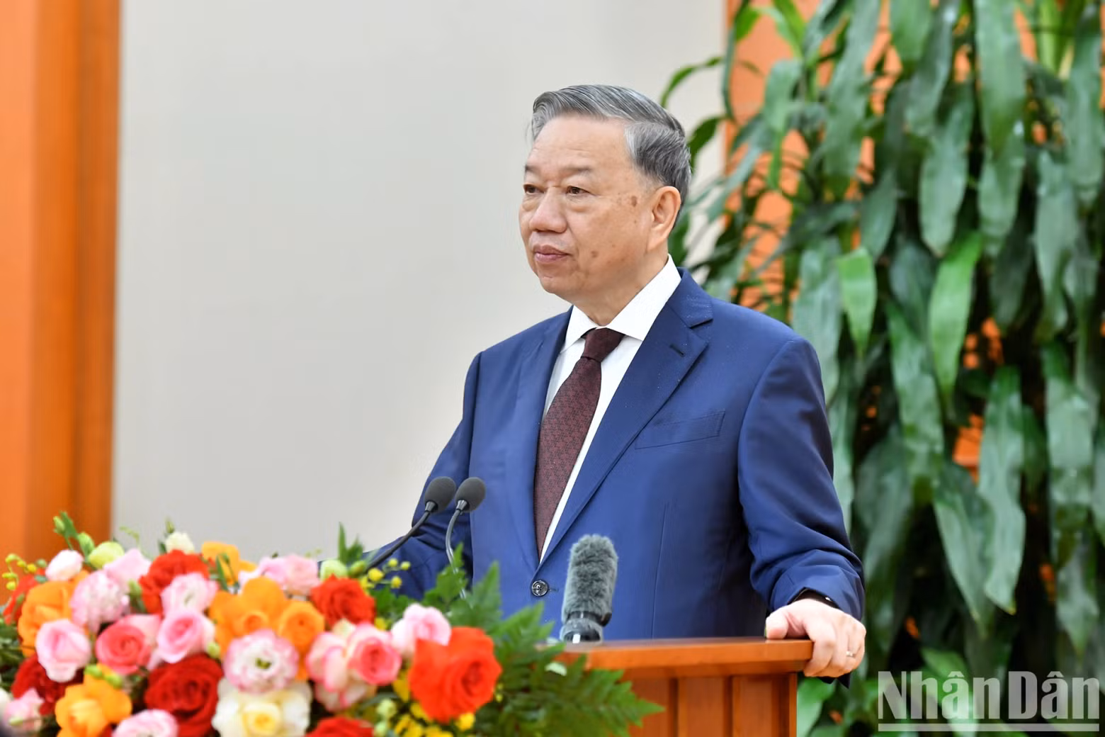Party General Secretary To Lam delivers an opening speech at the conference.
