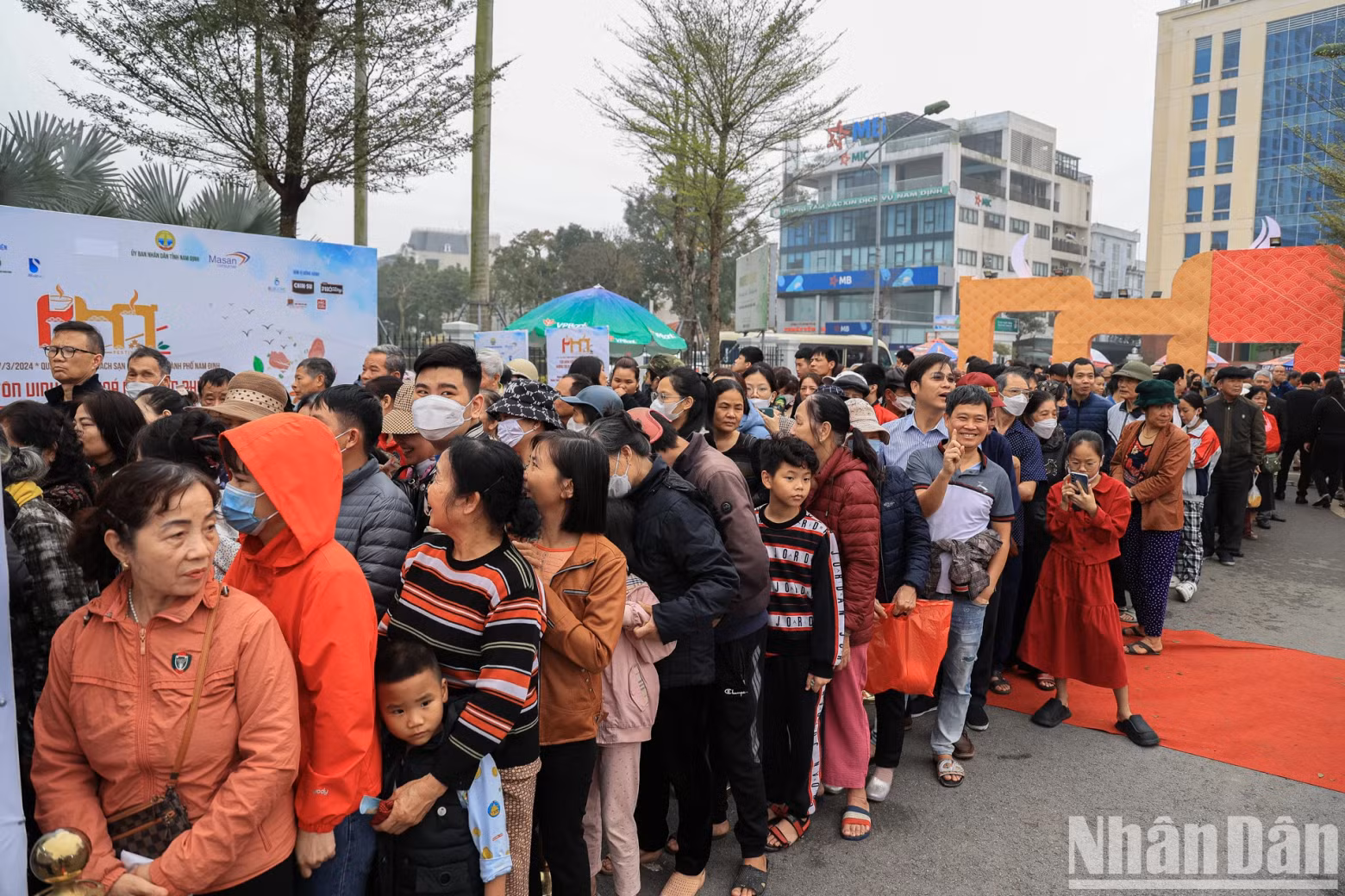 Throughout the three days of the 2024 Pho Festival (March 15-17), the organising board issued 15,000-20,000 preferential coupons (worth 15,000 VND each) for diners to enjoy ‘pho’.