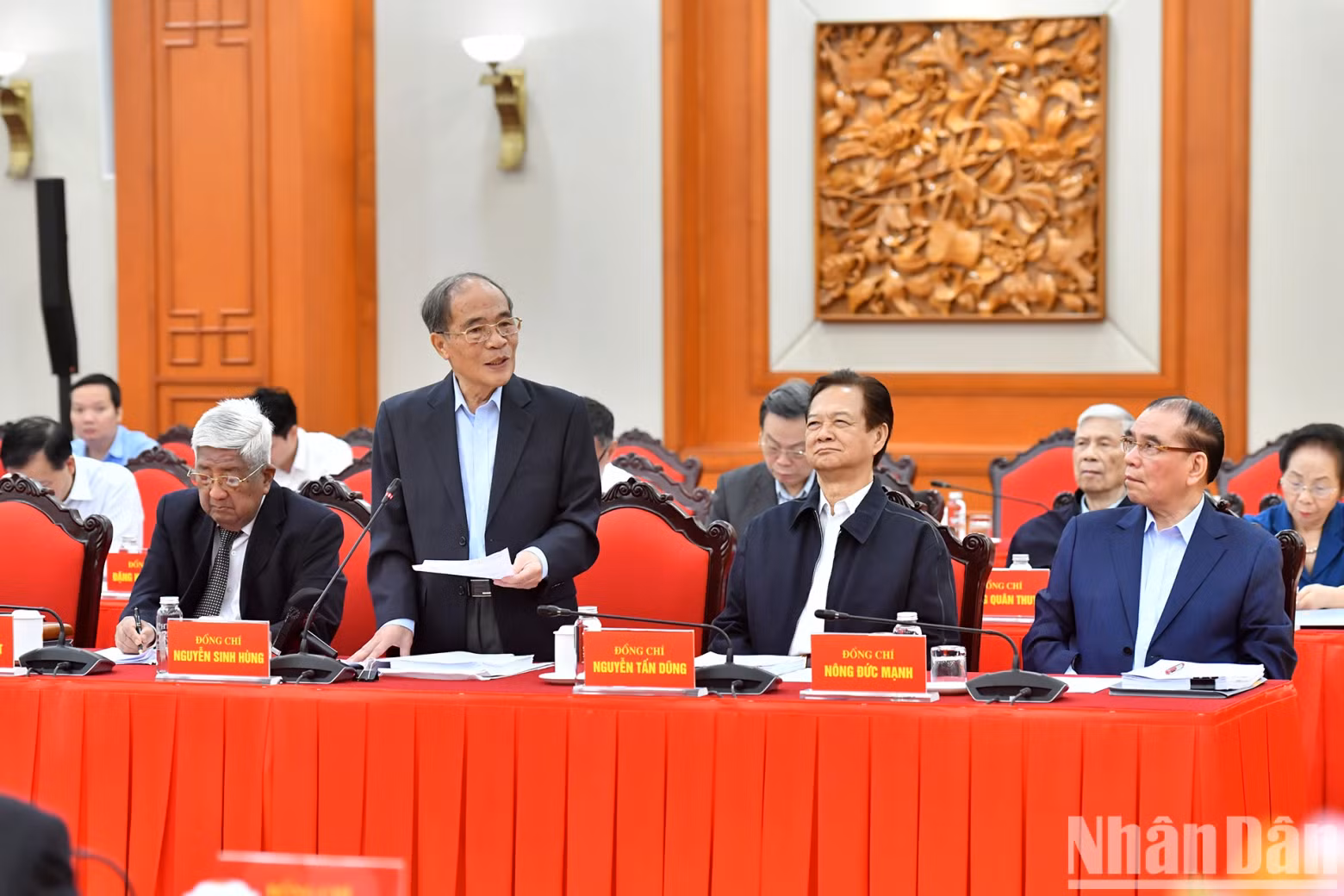 Former Chairman of National Assembly Nguyen Sinh Hung speaks at the conference.