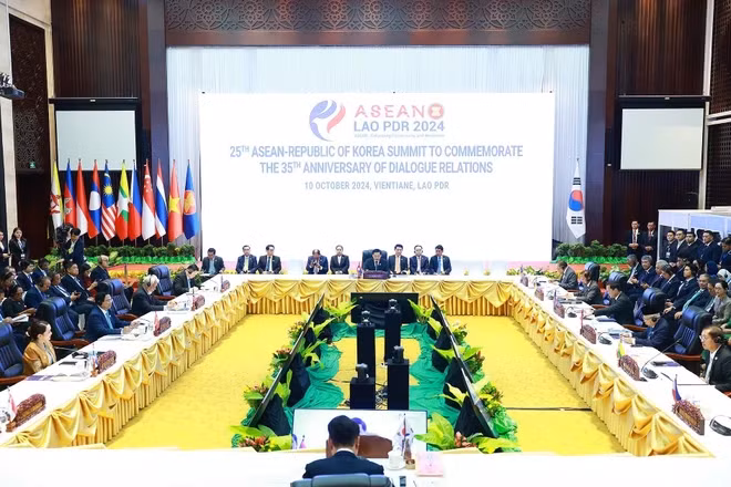 At the 25th ASEAN - RoK Summit in Vientiane on October 10. (Photo: VNA) At the 25th ASEAN - RoK Summit in Vientiane on October 10. (Photo: VNA)