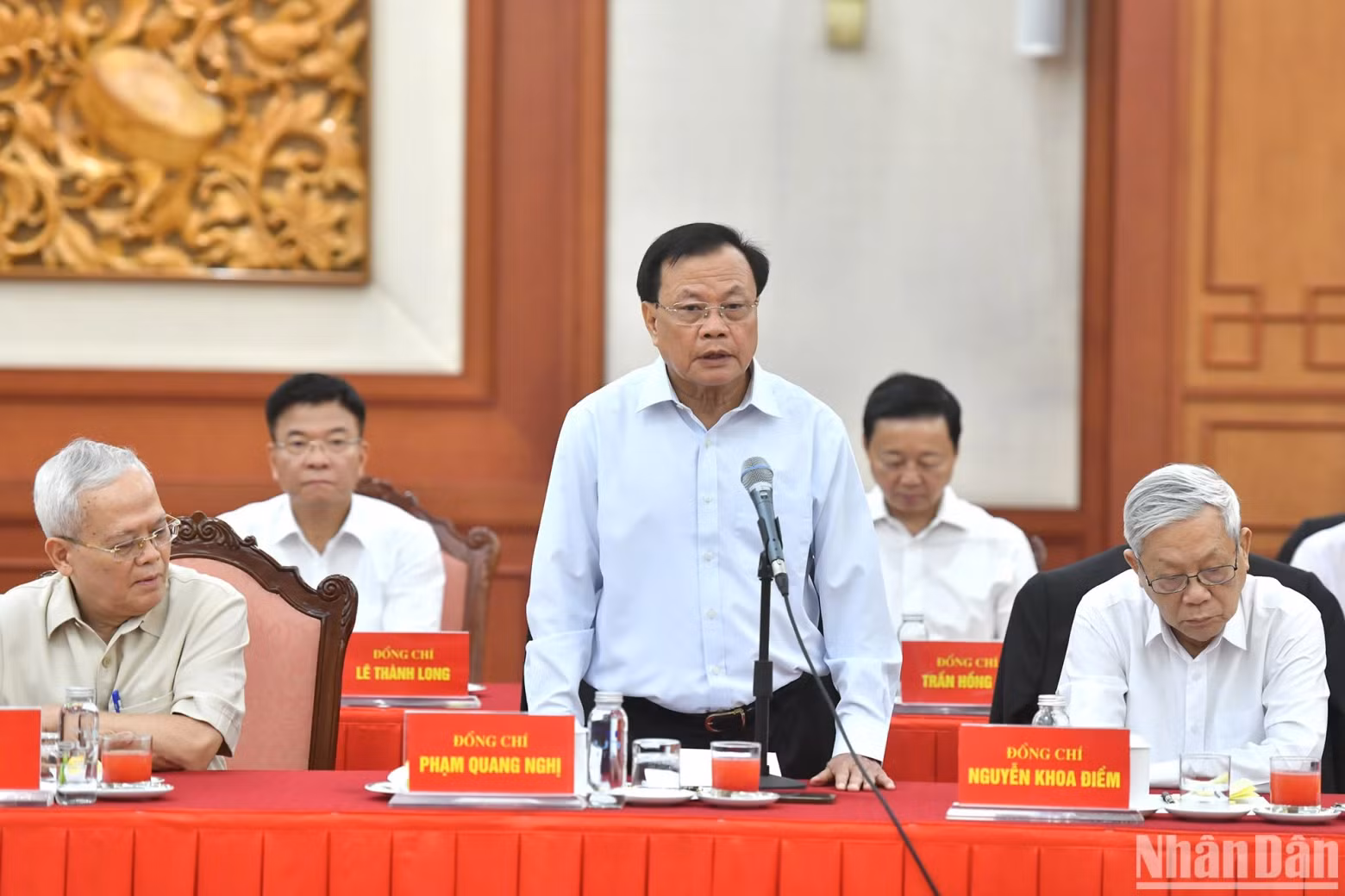 Former Politburo member and Secretary of Hanoi municipal Party Committee Pham Quang Nghi delivers a speech at the event.