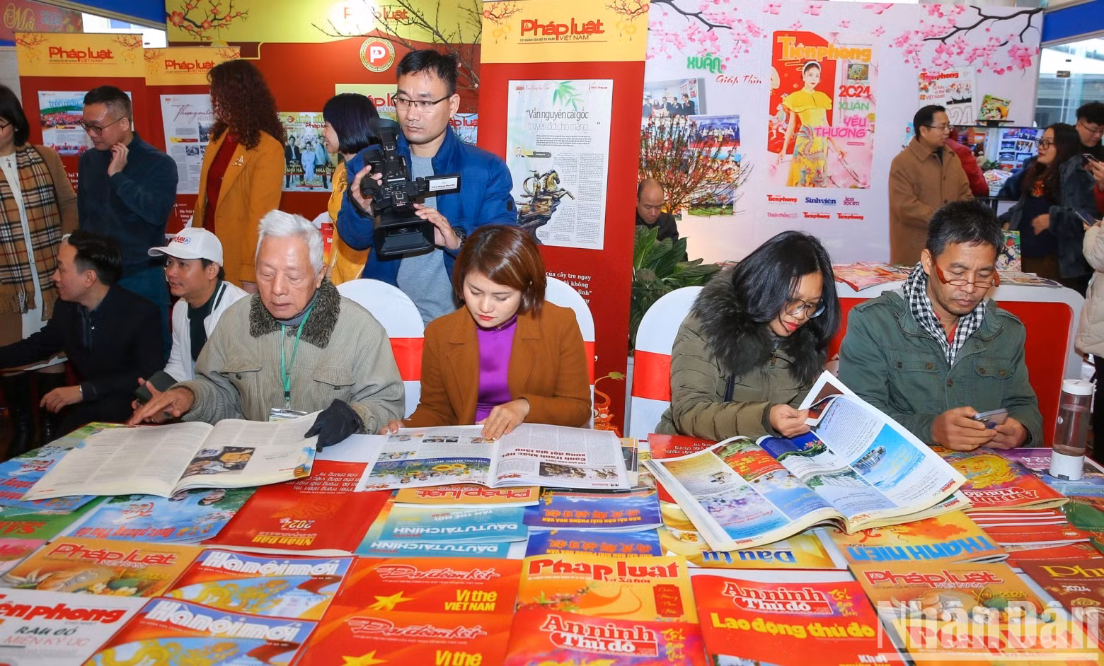 Within the framework of the spring press festival, many professional activities and the exchange of modern press technology will take place. Following the festival, the organising board will present newspapers to border guards across the country.