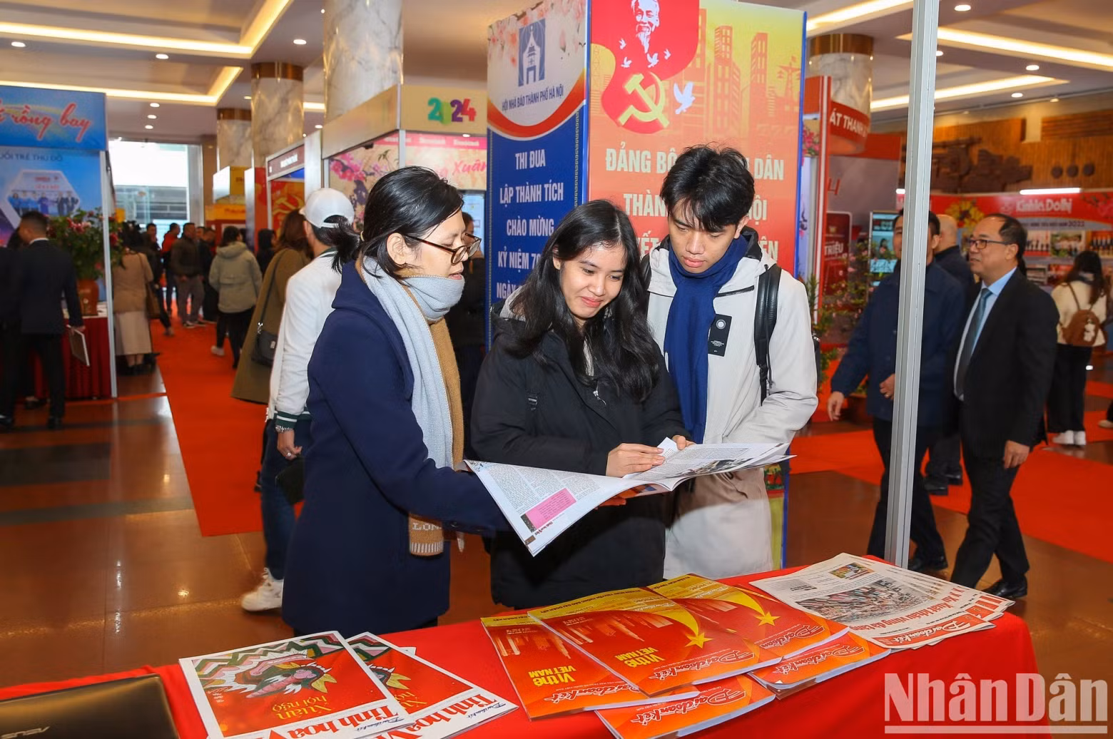 Young people are also very interested in the spring press festival.