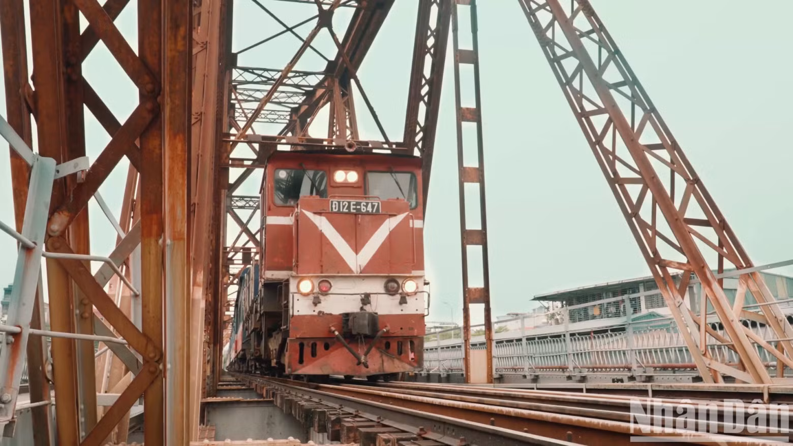 The train takes people to both the old traces of memories and the present day. The train takes people to both the old traces of memories and the present day.