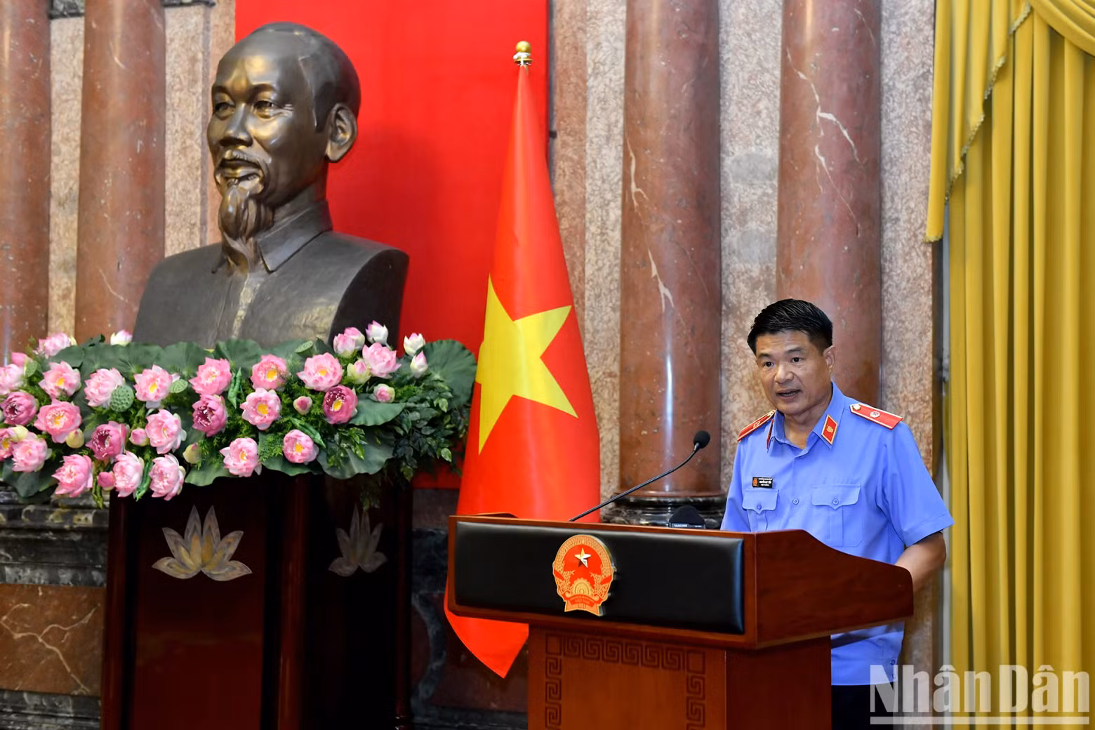 Prosecutor General of the Supreme People's Procuracy Nguyen Huy Tien speaks at the event.