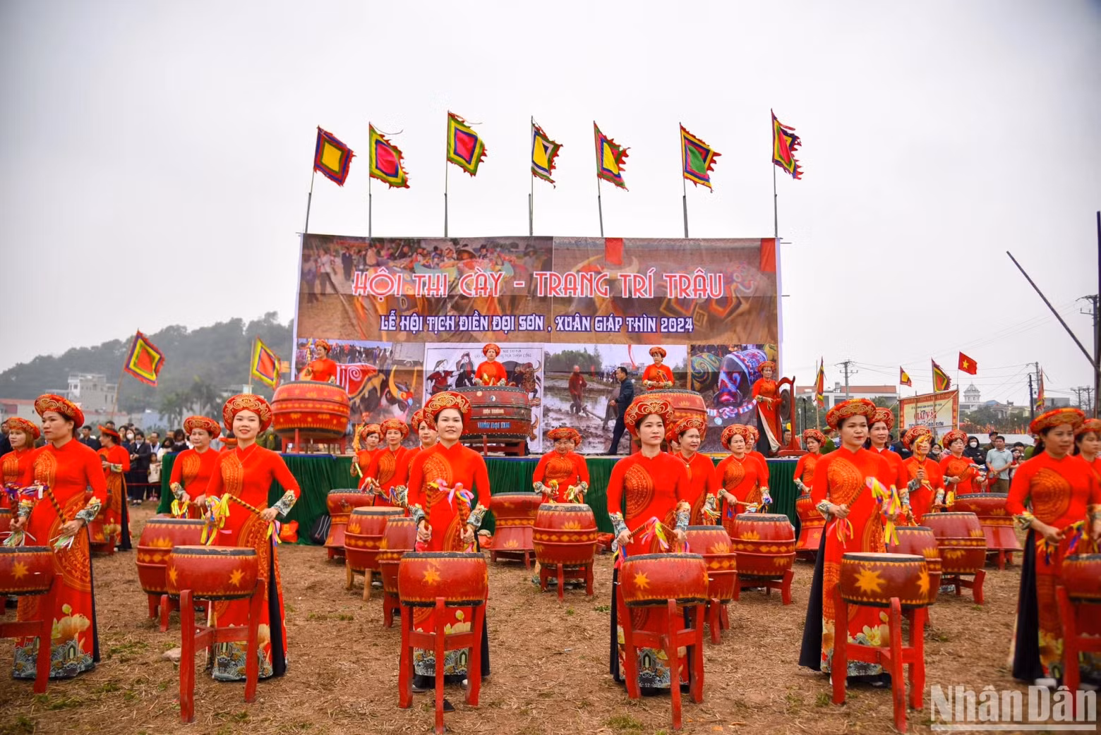 Opening the festival, Doi Tam villagers perform a drum and dragon dance, praying for a high-yield season and prosperity.