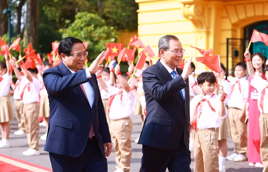 Chinese Premier Li Qiang on his official visit to Vietnam. (Photo: VNA)