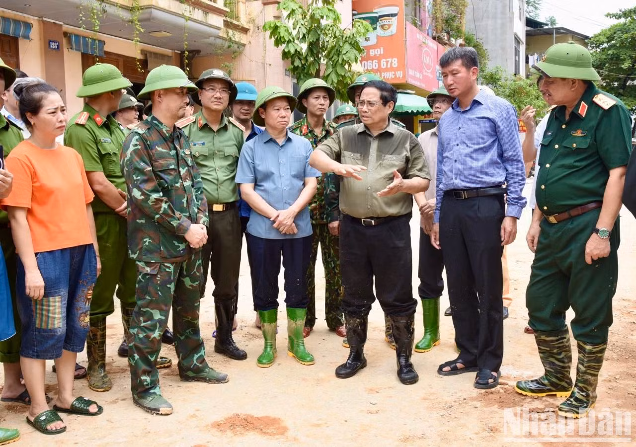 PM Pham Minh Chinh directs the response and recovery to the aftermath of the storms and floods in Yen Bai Province. PM Pham Minh Chinh directs the response and recovery to the aftermath of the storms and floods in Yen Bai Province.