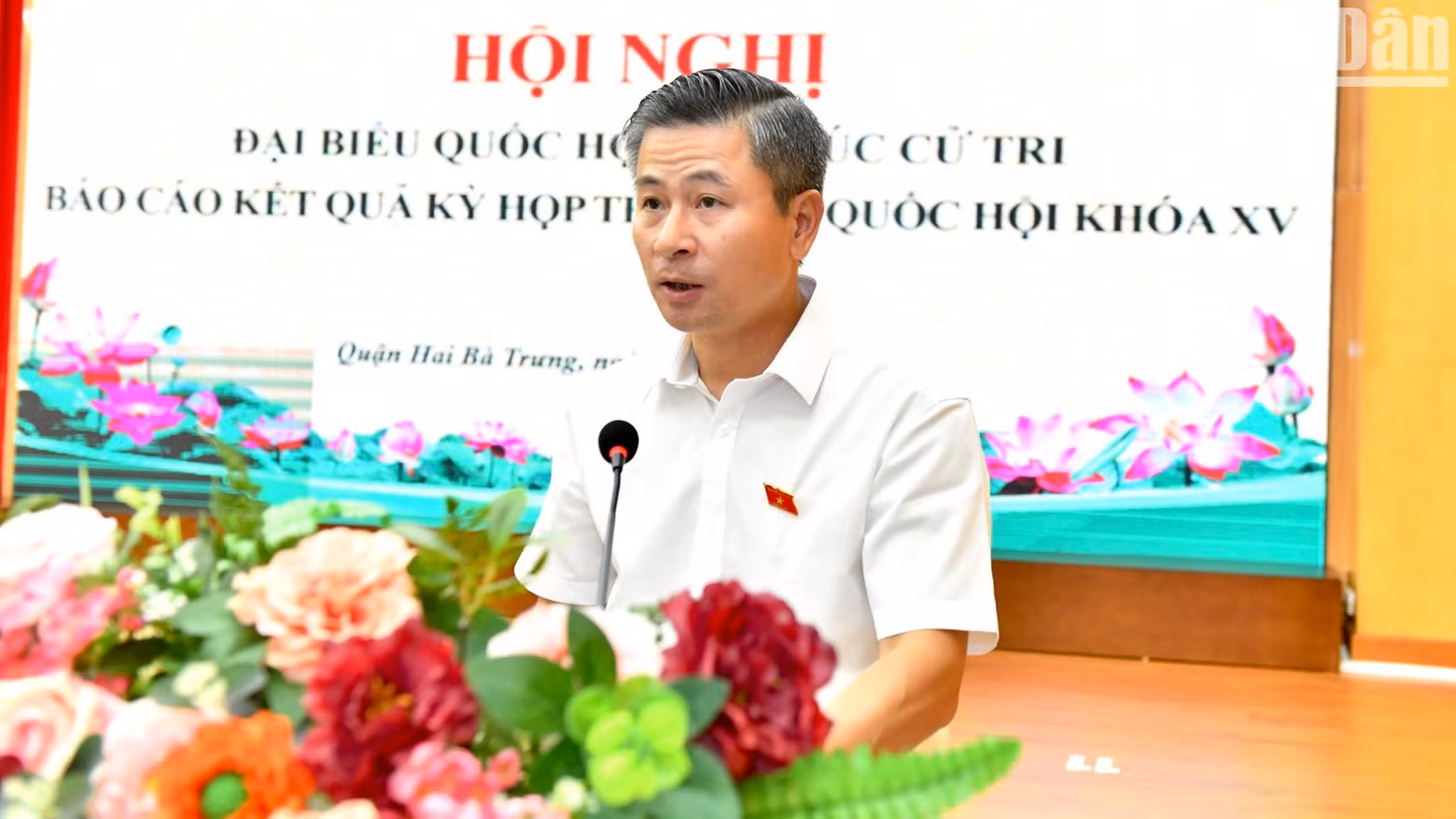 [In Pictures] Party General Secretary Nguyen Phu Trong meets voters in Hanoi ảnh 10