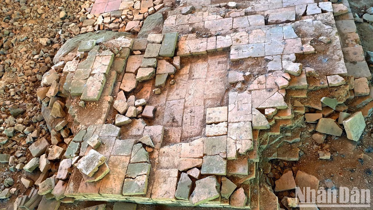 In 1978, the monument of Tuong Long Tower was officially excavated by Vietnamese archaeologists for the first time, to comprehensively study this unique tower.
