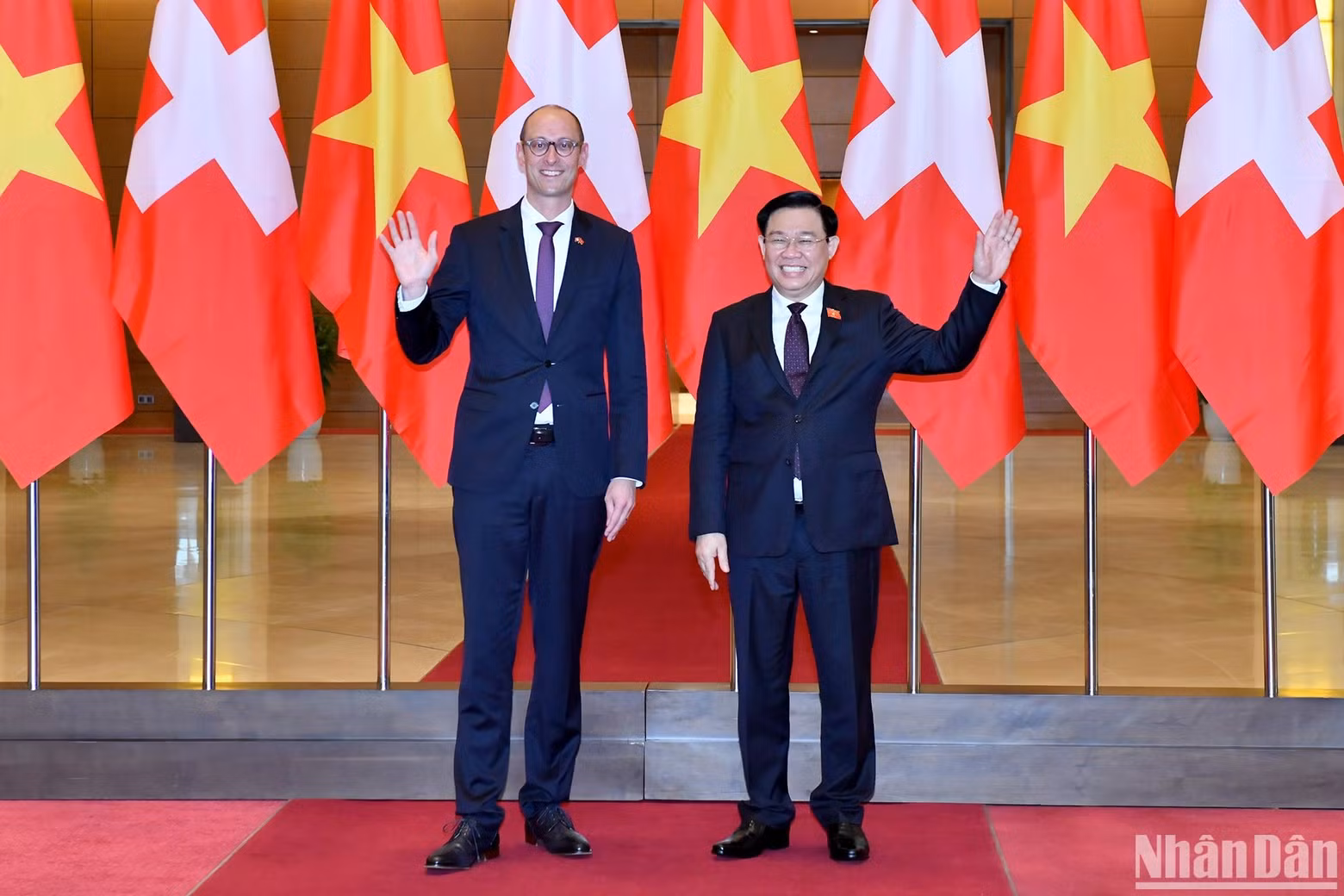NA Chairman Vuong Dinh Hue and President of the National Council of Switzerland Martin Candinas at the welcome ceremony.