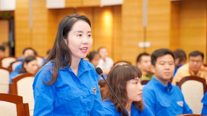 A youth raises a question to Hanoi's leaders.