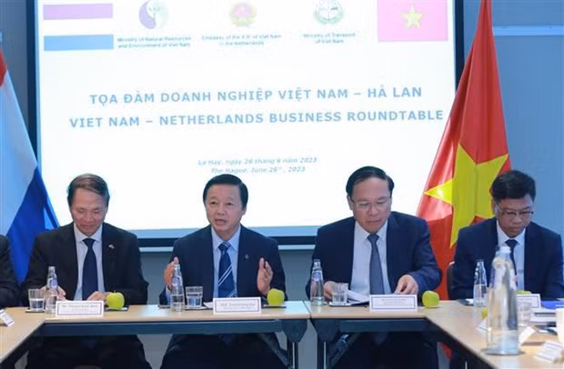 Deputy Prime Minister Tran Hong Ha attends the seminar. (Photo: VNA)
