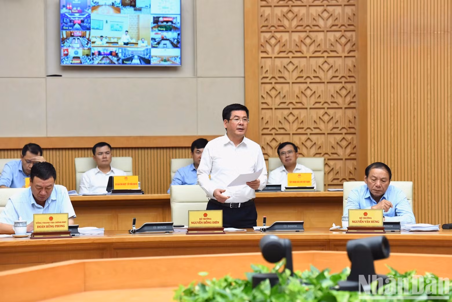 Minister of Industry and Trade Nguyen Hong Dien speaks at the event. Minister of Industry and Trade Nguyen Hong Dien speaks at the event.