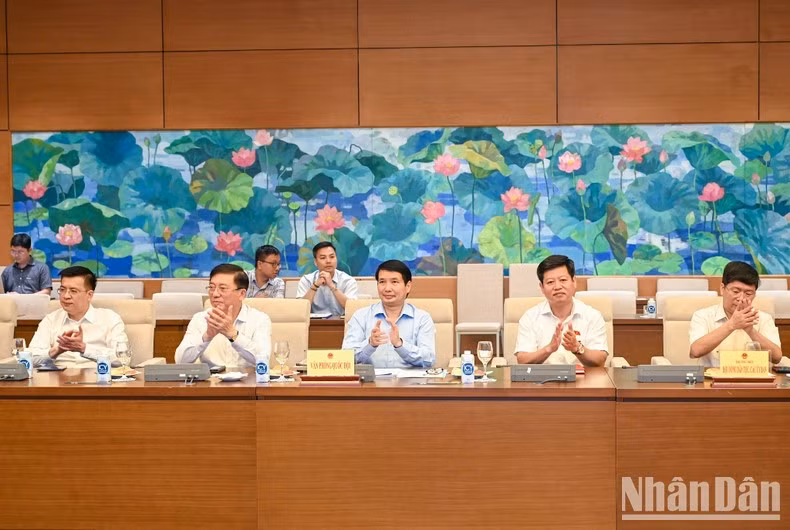 The Standing Board of the NA Committee for Ethnic Minority Affairs, the NA committees and other delegates attend the meeting. The Standing Board of the NA Committee for Ethnic Minority Affairs, the NA committees and other delegates attend the meeting.