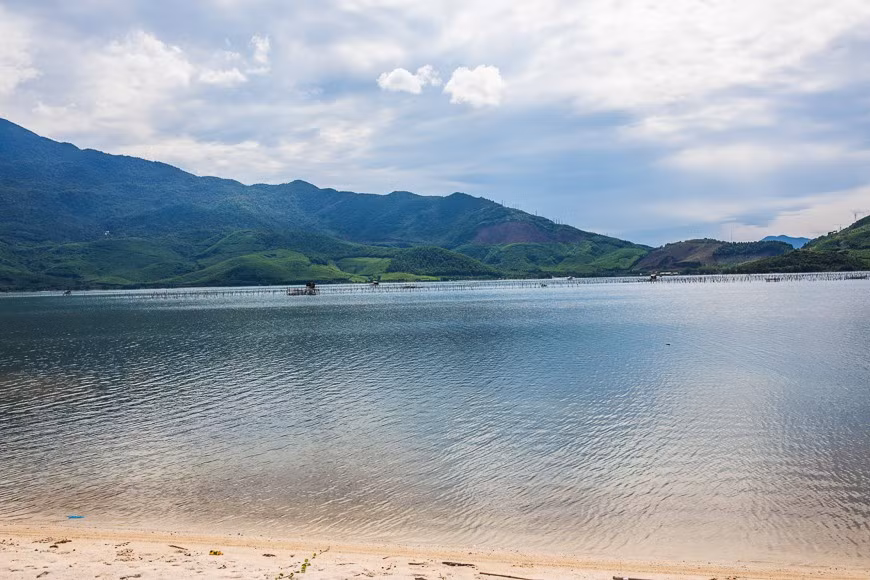 Lang Co is a perfect destination for a weekend getaway or an extended stay. (Photo: Vietnamtravel)