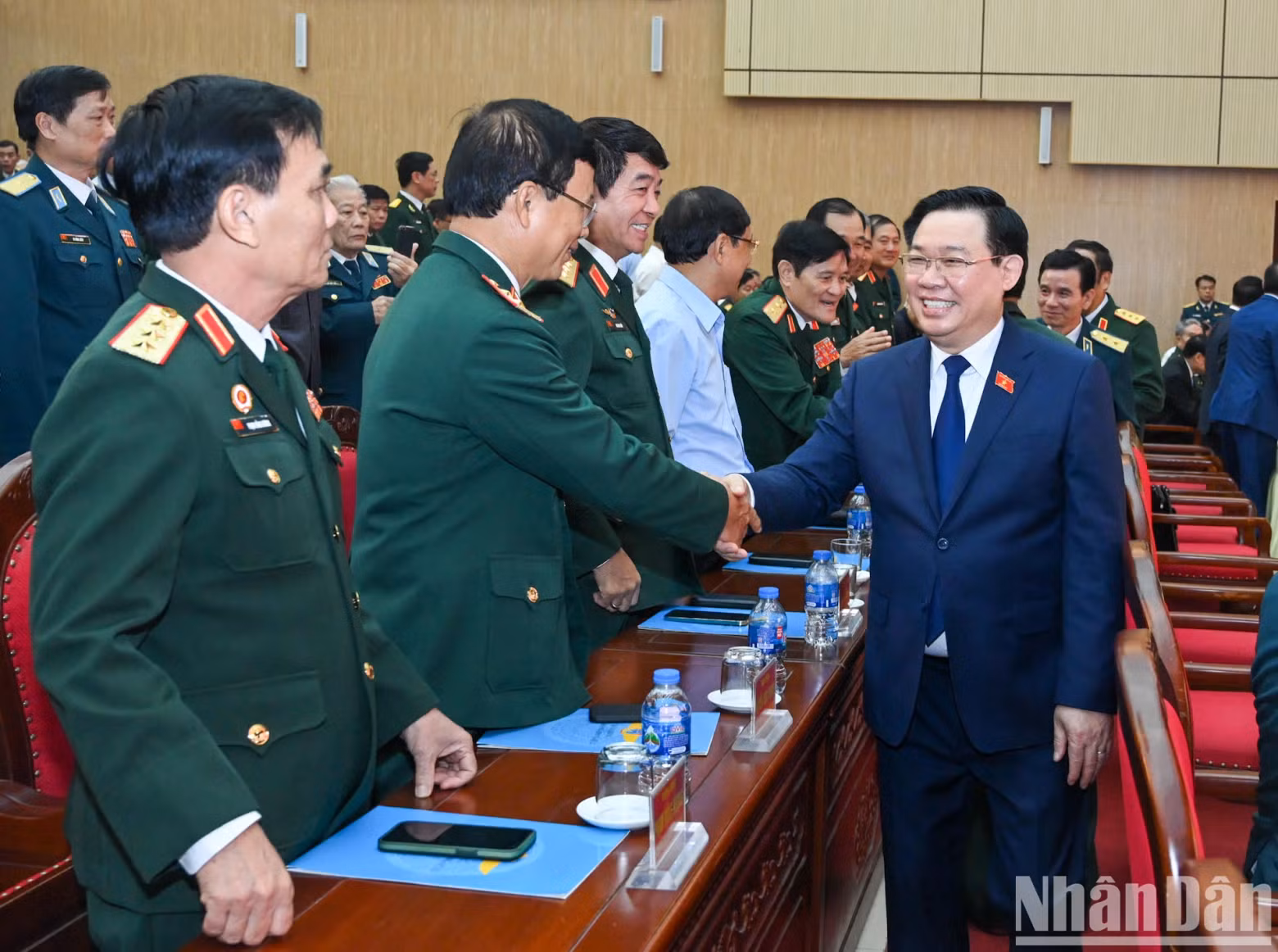 NA Chairman Vuong Dinh Hue and the delegates attend the ceremony.