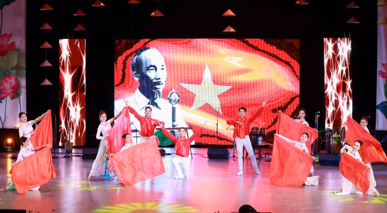 An art performance at the event. (Photo: VNA)