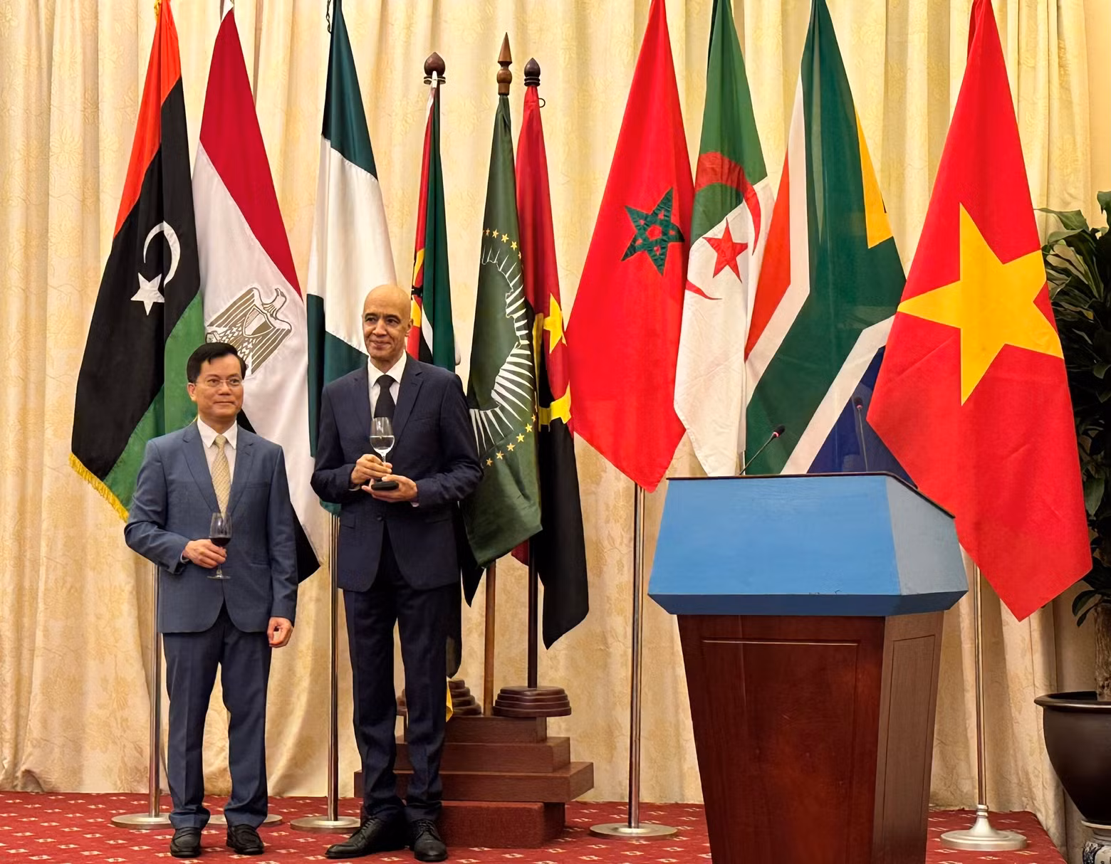 Deputy Minister Ha Kim Ngoc (left) and Moroccan Ambassador to Vietnam Jamale Chouaibi at the celebration. (Photo: KIM LINH)