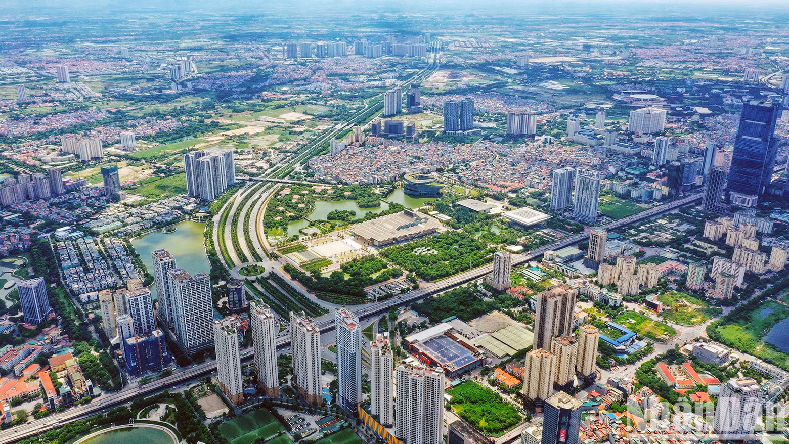 In Pictures: Outstanding projects in Hanoi after 15 years of administrative boundary expansion ảnh 1