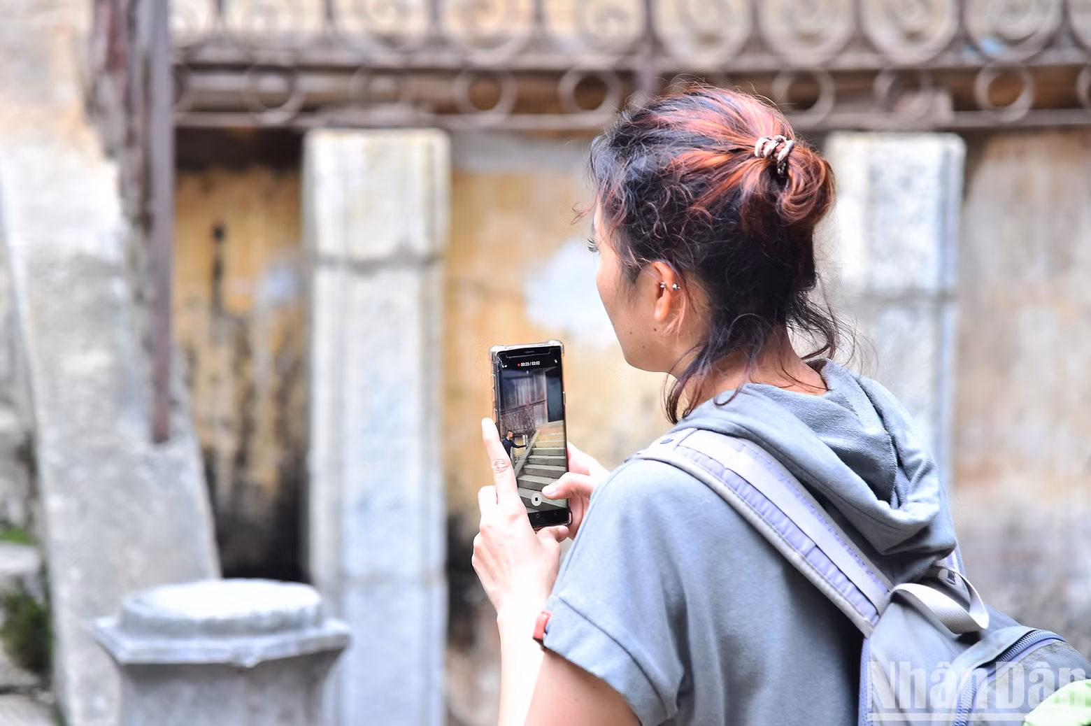 Travelers to Ha Giang cannot help but come to the Vuong family’s house to immerse themselves in old feelings and learn about the life and career of the H’Mong father and son: Vuong Chinh Duc and Vuong Chi Sinh.