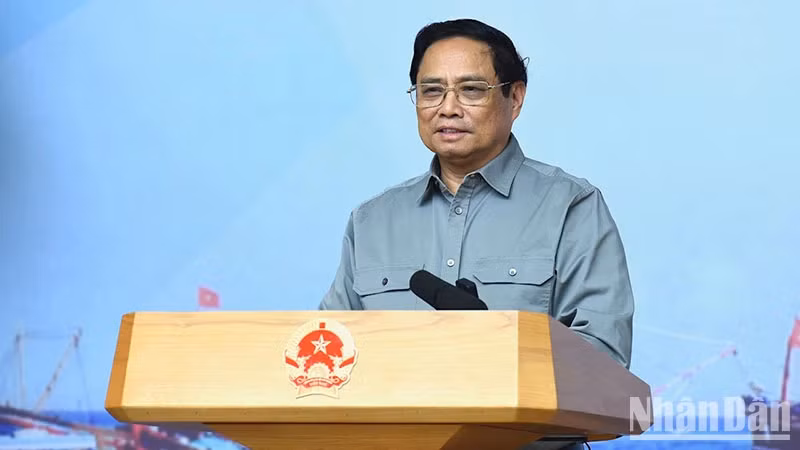 PM Pham Minh Chinh speaks at the teleconference. (Photo: NDO)