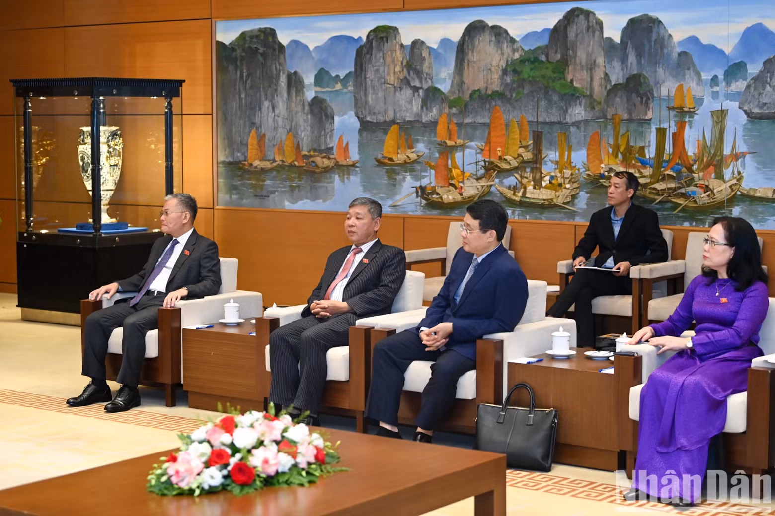 Vietnamese delegates attend the reception.
