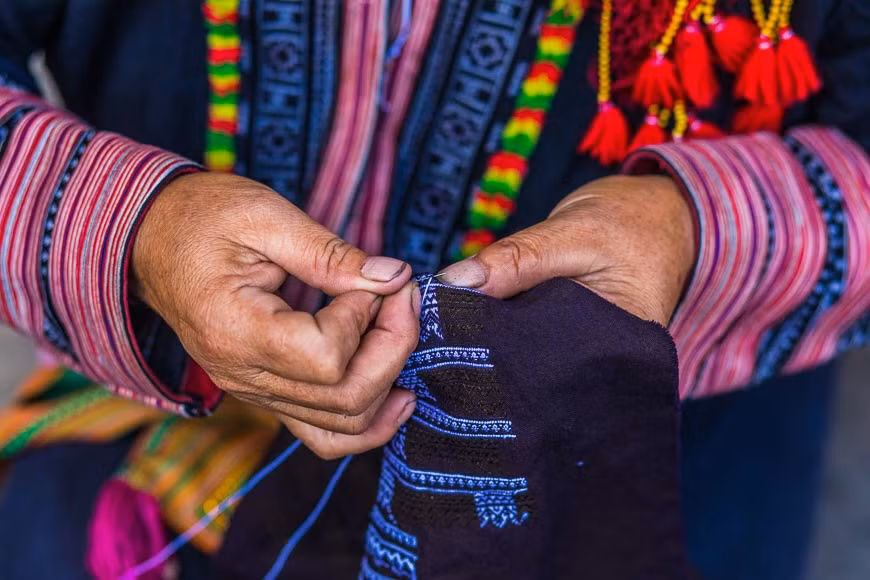 Let’s come to Sa Pa to enjoy the majestic nature and discover the unique culture of the ethnic groups living here for a long time. (Photo: Vietnamtravel)