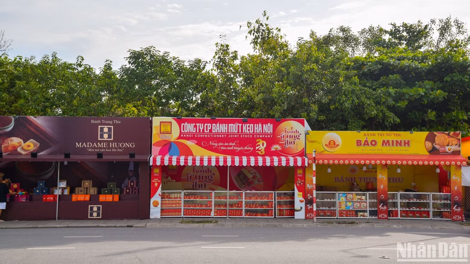 An image of mooncake kiosks on Nghi Tam Street. An image of mooncake kiosks on Nghi Tam Street.