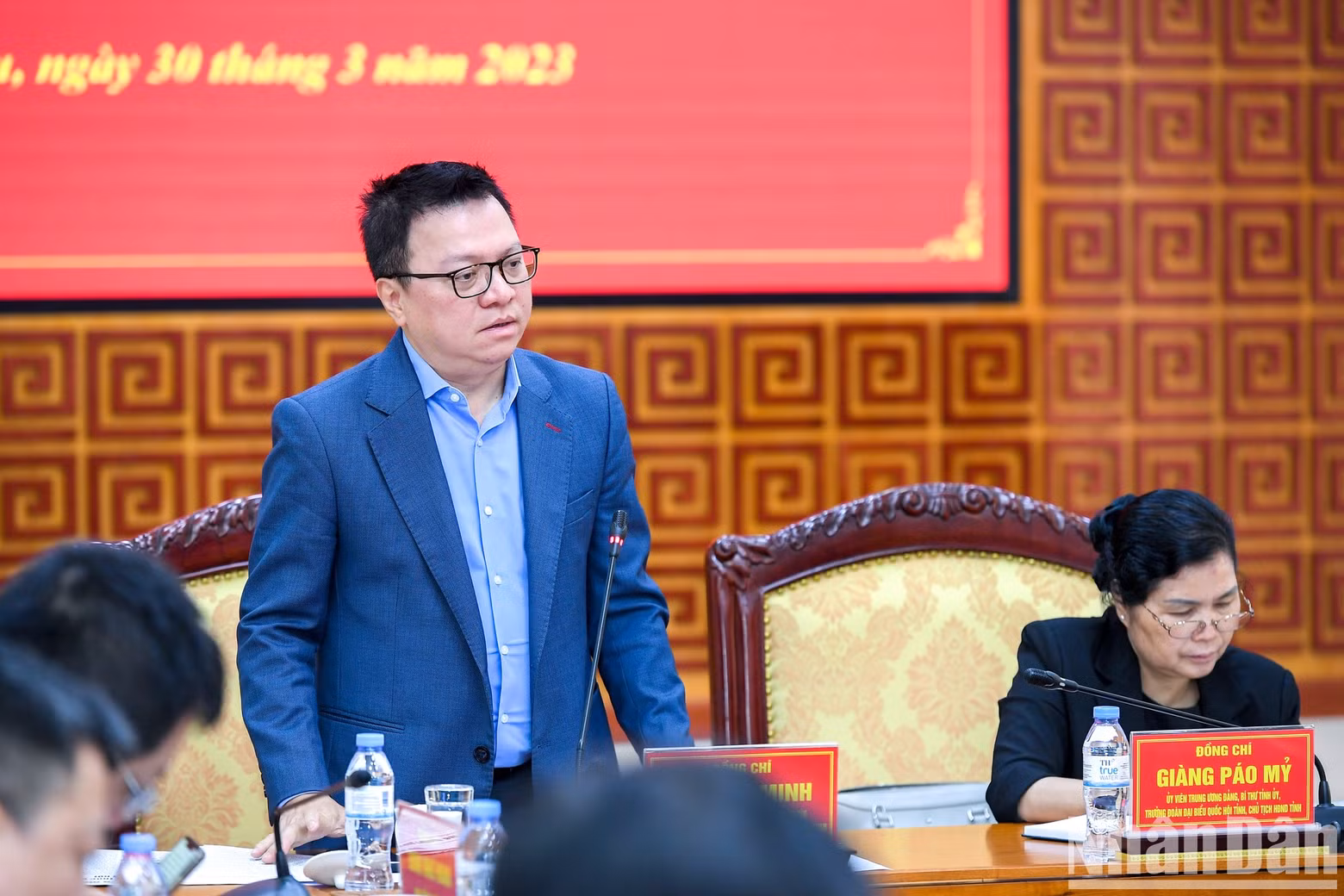 Member of the PCC and Editor-in-chief of Nhan Dan Newspaper Le Quoc Minh, who is also Head of the PCC’s Commission for Communications and Education and Chairman of the Vietnam Journalists’ Association, speaks at the event.