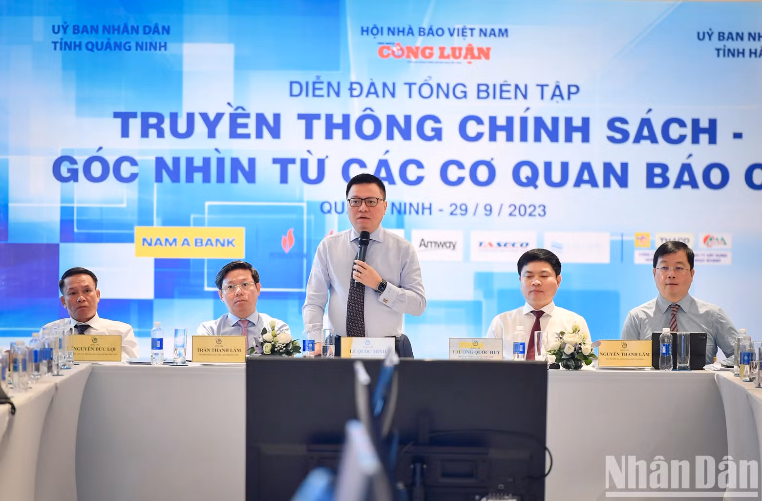 Member of the PCC, Editor-in-Chief of Nhan Dan Newspaper, Deputy Head of the PCC’s Commission for Communications and Education and Chairman of the Vietnam Journalists Association Le Quoc Minh chairs the forum.