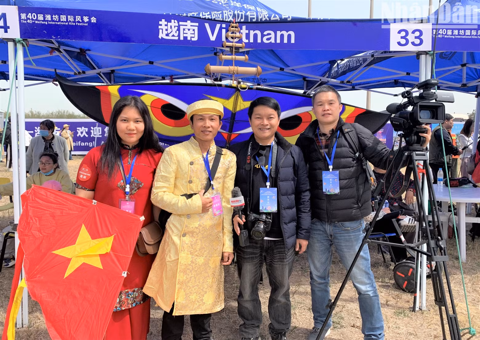 Vietnamese kite flutes are introduced at the festival. (Photo: HUU HUNG)