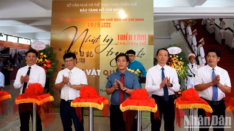 The ribbon cutting ceremony for the exhibition.