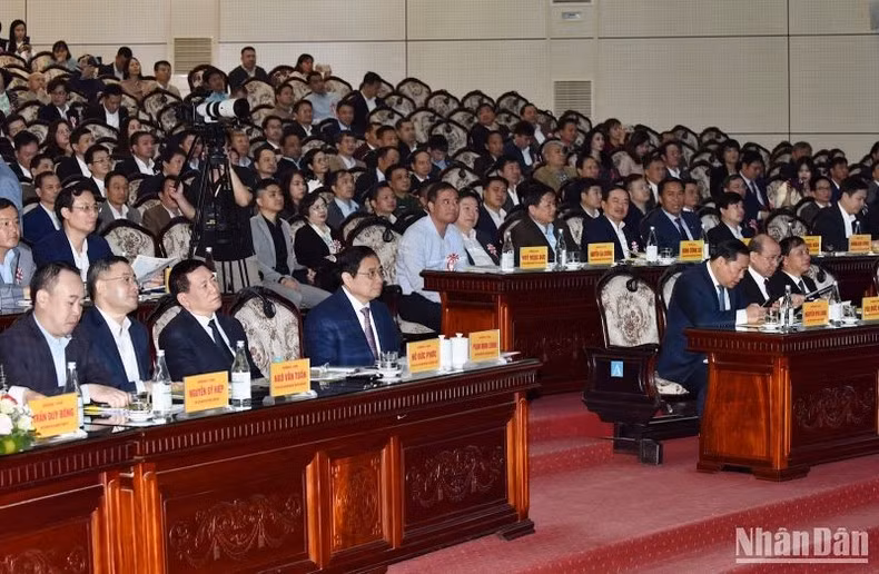 PM Pham Minh Chinh and other delegates attend the conference.