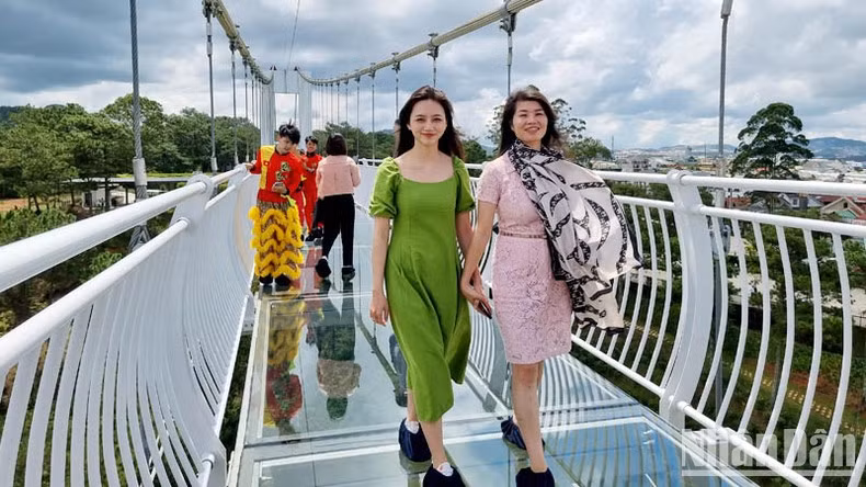 Visitors enjoy their experience on Ngan Thong Glass Bridge. Visitors enjoy their experience on Ngan Thong Glass Bridge.