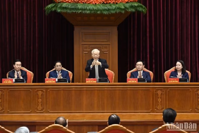 Party General Secretary Nguyen Phu Trong, PM Pham Minh Chinh, NA Chairman Vuong Dinh Hue, Permanent member of the Secretariat Vo Van Thuong and Acting President Vo Thi Anh Xuan chair the conference.