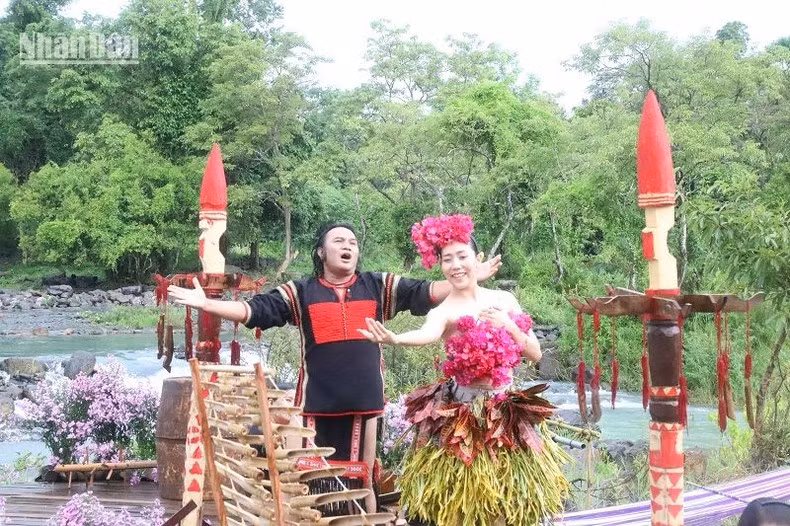 The programme shows the patriotism, the love and the rising aspiration of the ethnic minorities in Dak Lak Province.