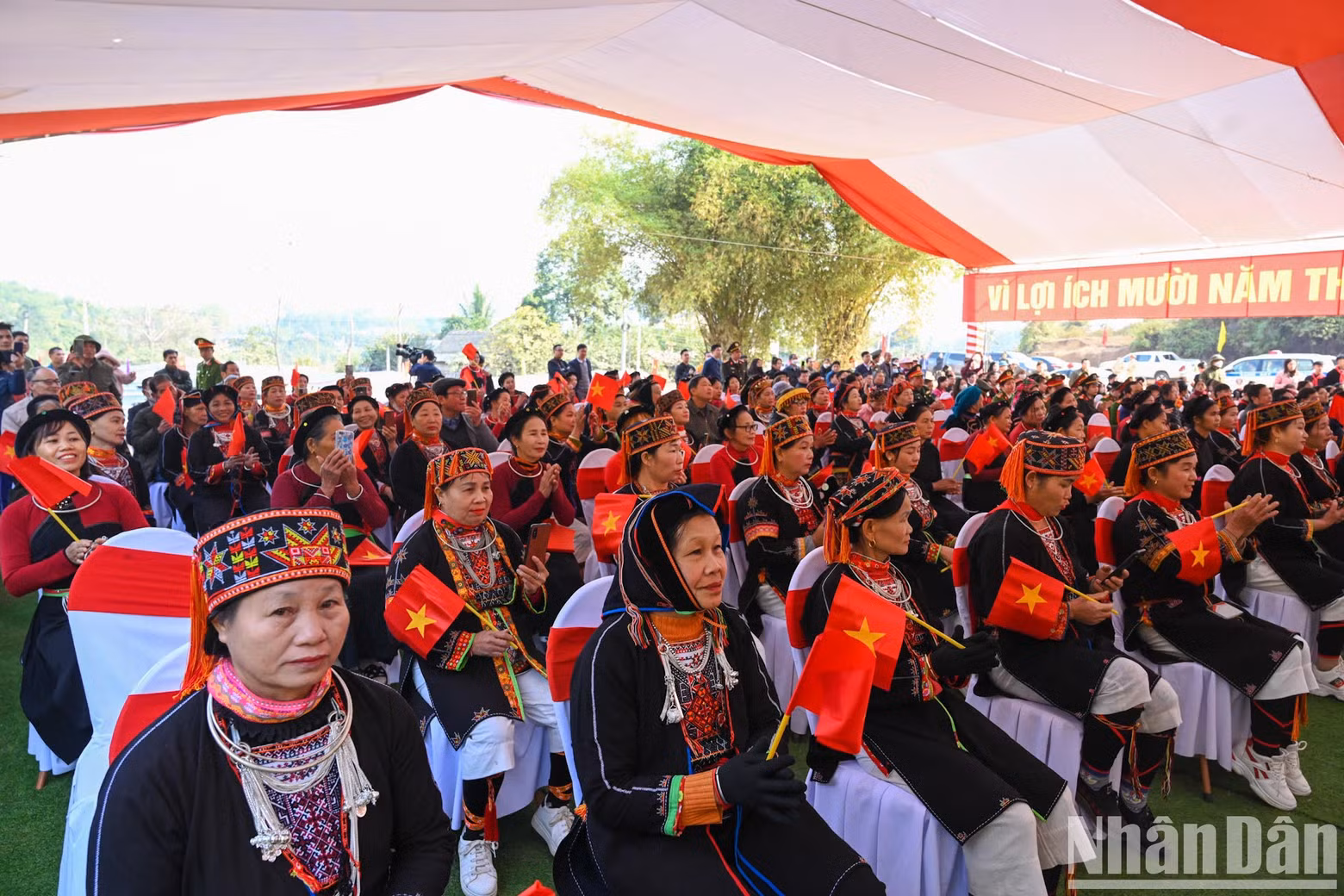 The locals in Chan Son Commune attend the ceremony.
