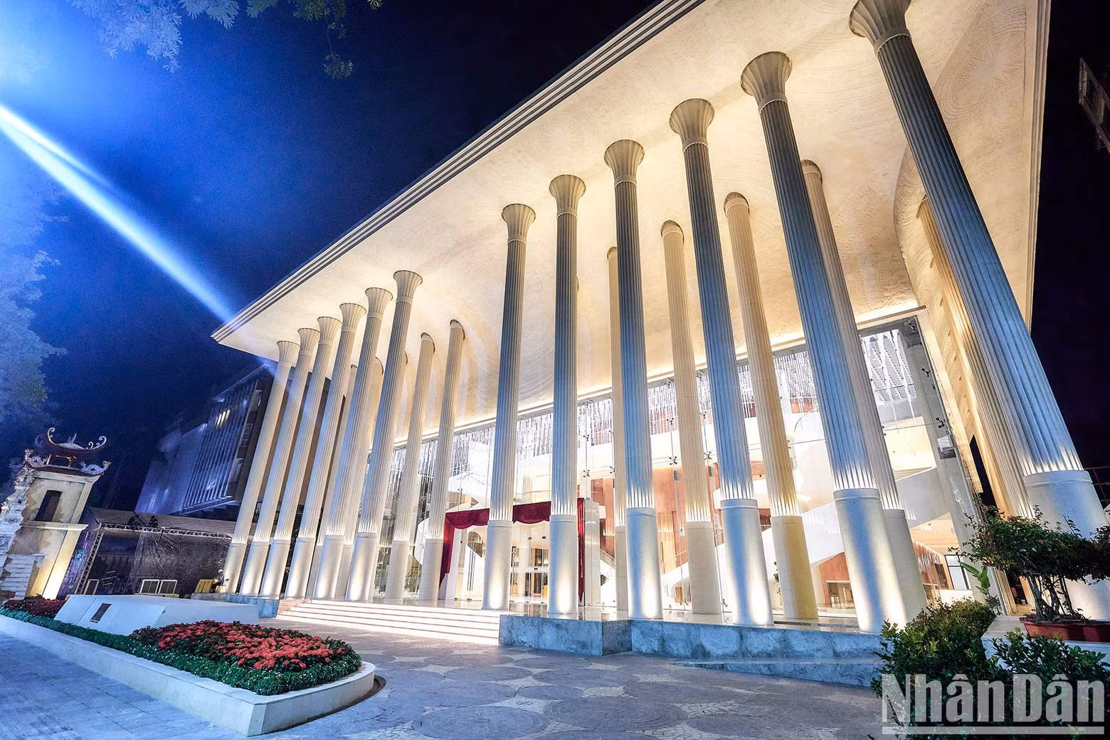 The magnificent beauty of Ho Guom Opera at night.